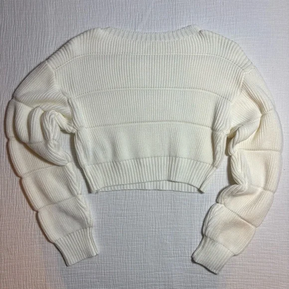 Elegant Cream Ribbed Sweater - Picture 2 of 3